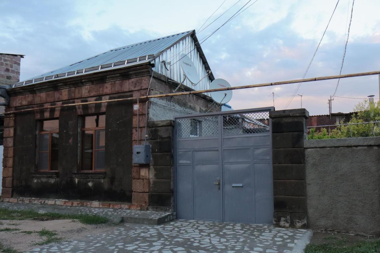 Vanand Guest House Gyumri ภายนอก รูปภาพ