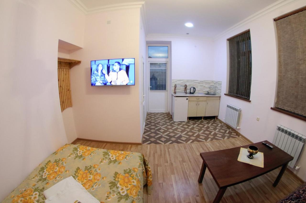 Vanand Guest House Gyumri ภายนอก รูปภาพ
