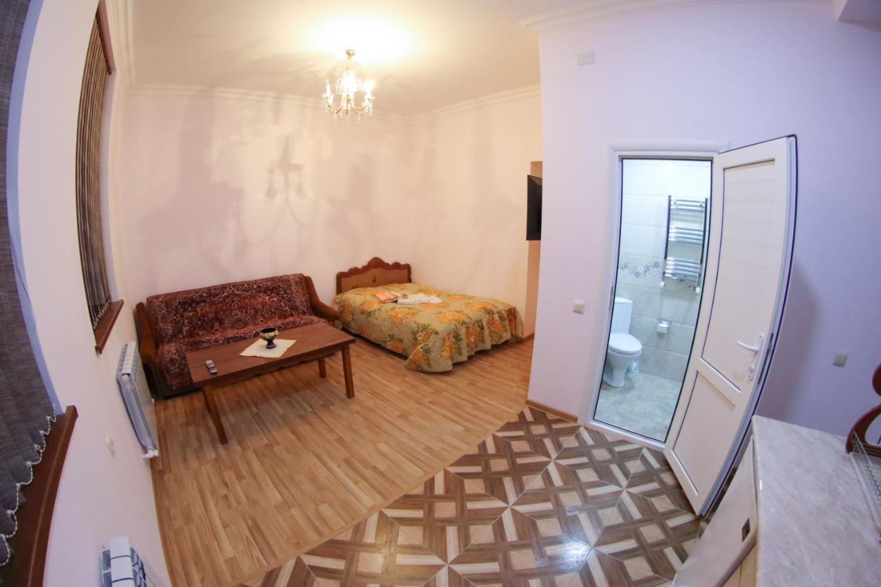Vanand Guest House Gyumri ภายนอก รูปภาพ