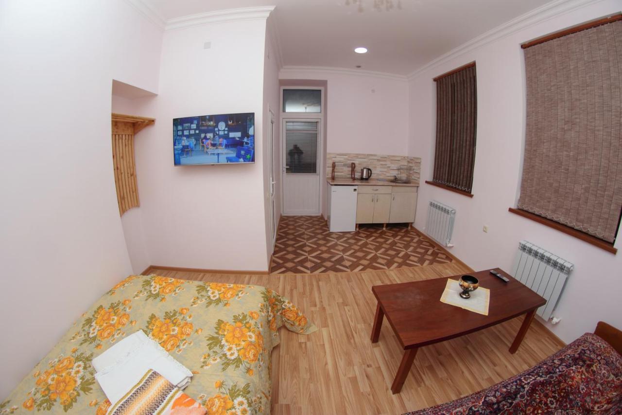 Vanand Guest House Gyumri ภายนอก รูปภาพ