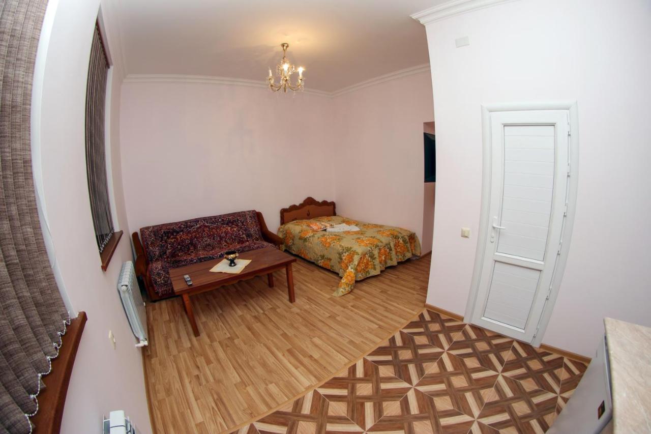 Vanand Guest House Gyumri ภายนอก รูปภาพ
